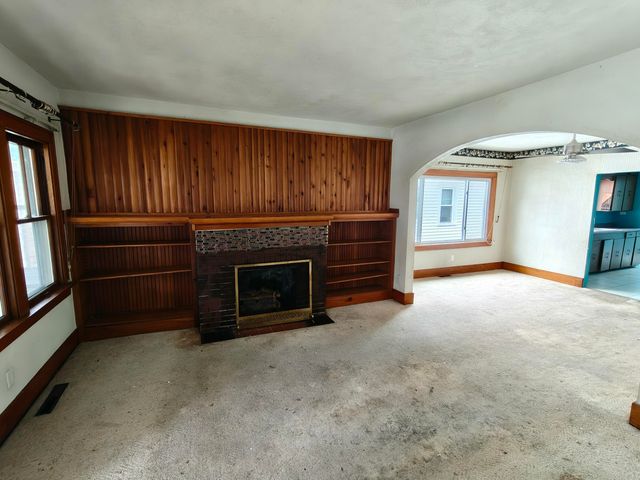 233 Oakwood Street, Hammond, IN 46324