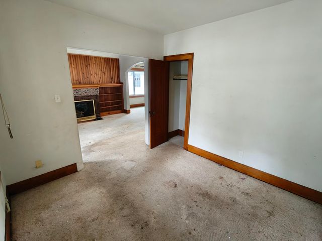 233 Oakwood Street, Hammond, IN 46324