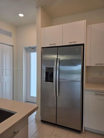 8167 NW 41st Street E409, Doral, FL 33166
