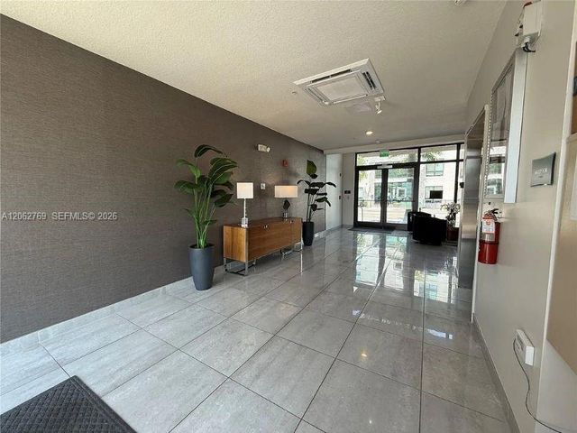 8167 NW 41st Street E409, Doral, FL 33166