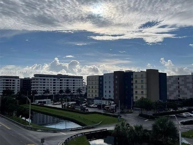 8167 NW 41st Street E409, Doral, FL 33166