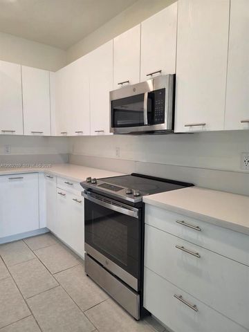 8167 NW 41st Street E409, Doral, FL 33166
