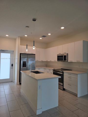 8167 NW 41st Street E409, Doral, FL 33166