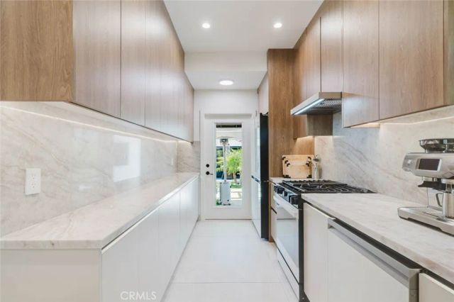 10414 Tiara Street, North Hollywood, CA 91601
