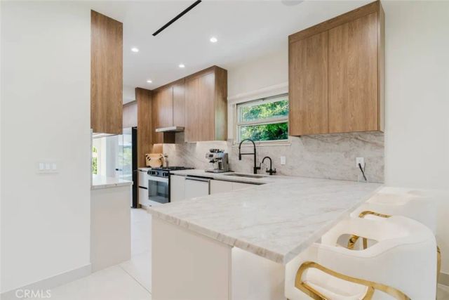 10414 Tiara Street, North Hollywood, CA 91601