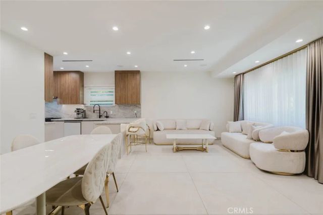 10414 Tiara Street, North Hollywood, CA 91601