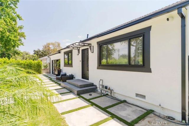 10414 Tiara Street, North Hollywood, CA 91601