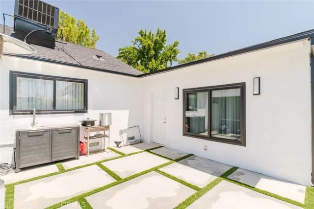 10414 Tiara Street, North Hollywood, CA 91601