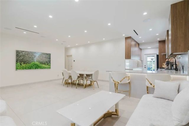 10414 Tiara Street, North Hollywood, CA 91601