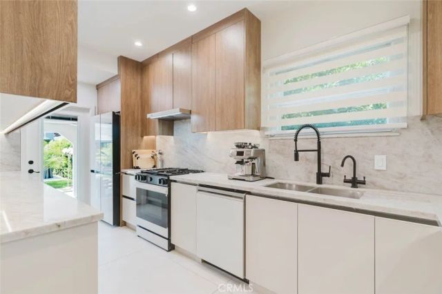 10414 Tiara Street, North Hollywood, CA 91601