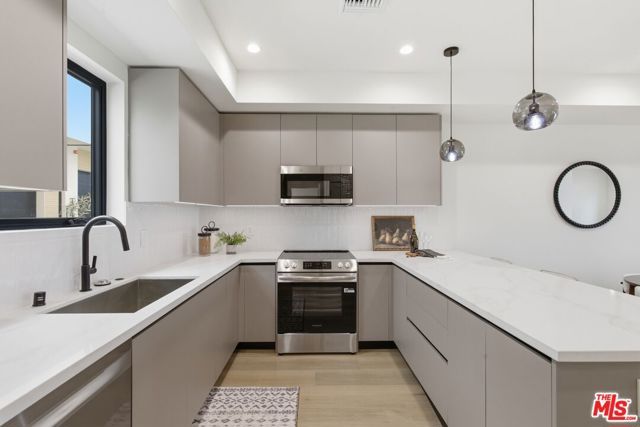 3842 Don Tomaso Drive, Los Angeles, CA 90008