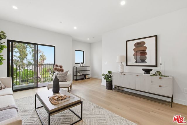 3842 Don Tomaso Drive, Los Angeles, CA 90008