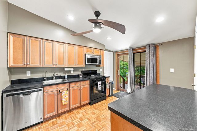 1 Gloria Court, New City, NY 10956