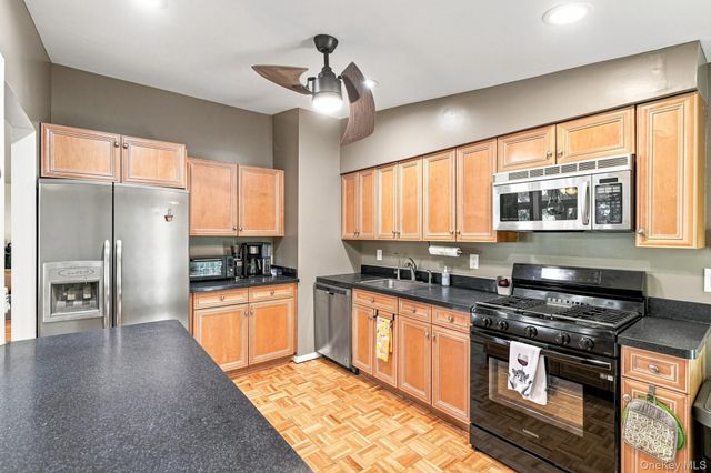 1 Gloria Court, New City, NY 10956
