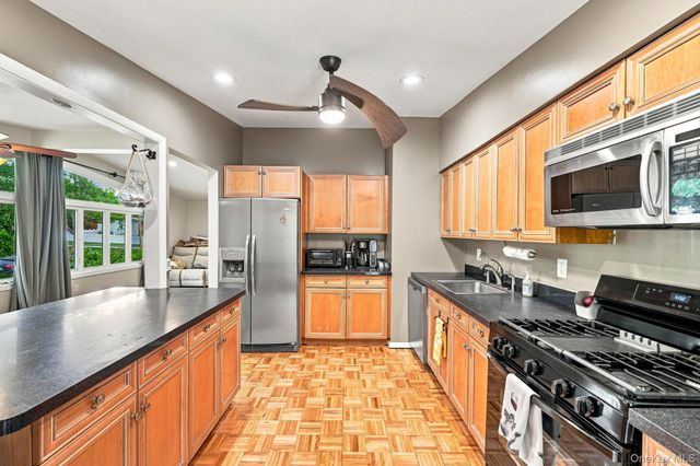 1 Gloria Court, New City, NY 10956