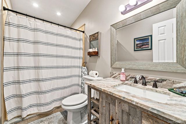1 Gloria Court, New City, NY 10956