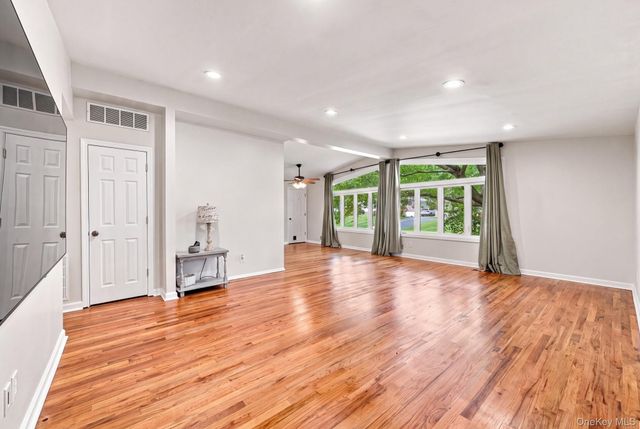 1 Gloria Court, New City, NY 10956