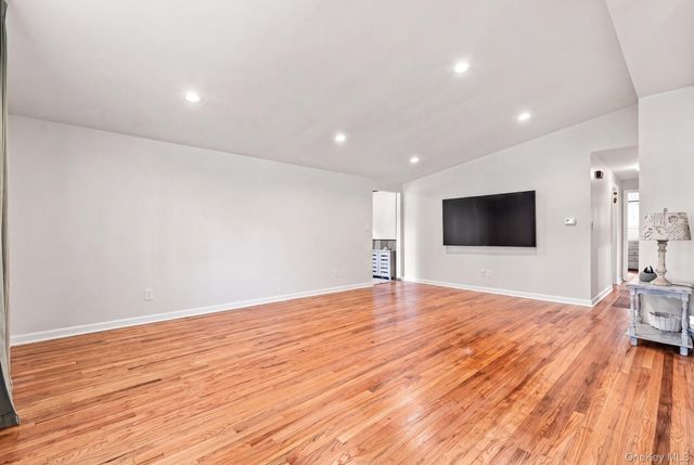 1 Gloria Court, New City, NY 10956