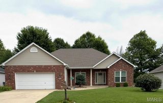 2612 Sandstone Drive, Maryville, IL 62062