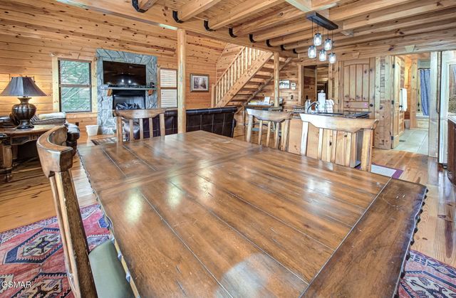 214 Forrest Loop Way, Gatlinburg, TN 37738