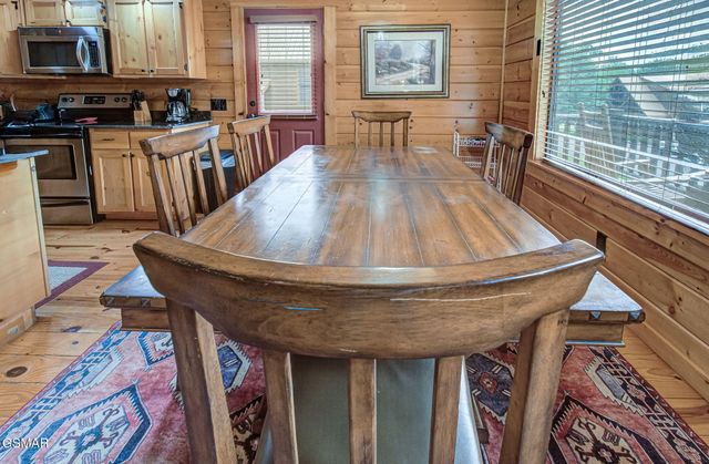 214 Forrest Loop Way, Gatlinburg, TN 37738