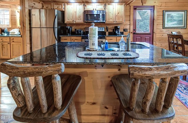 214 Forrest Loop Way, Gatlinburg, TN 37738