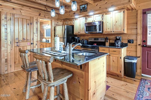 214 Forrest Loop Way, Gatlinburg, TN 37738