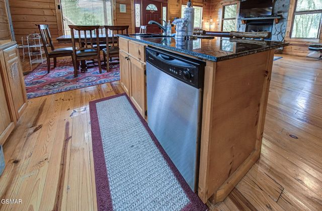 214 Forrest Loop Way, Gatlinburg, TN 37738