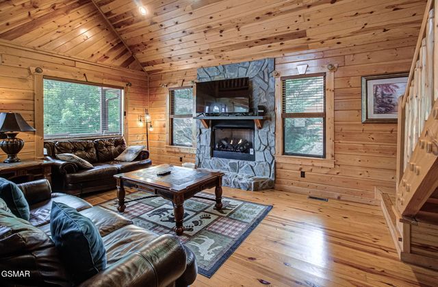 214 Forrest Loop Way, Gatlinburg, TN 37738