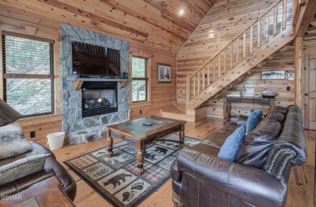 214 Forrest Loop Way, Gatlinburg, TN 37738