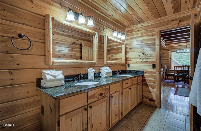 214 Forrest Loop Way, Gatlinburg, TN 37738