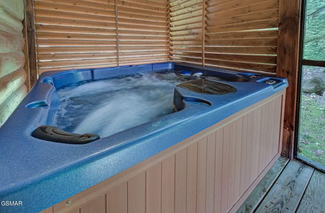 214 Forrest Loop Way, Gatlinburg, TN 37738