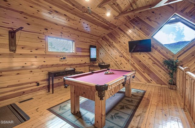 214 Forrest Loop Way, Gatlinburg, TN 37738