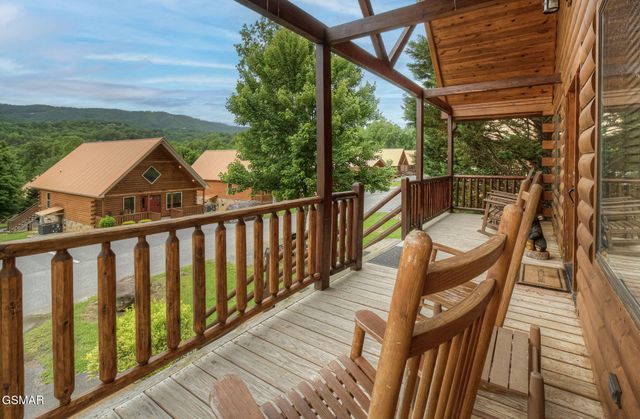 214 Forrest Loop Way, Gatlinburg, TN 37738