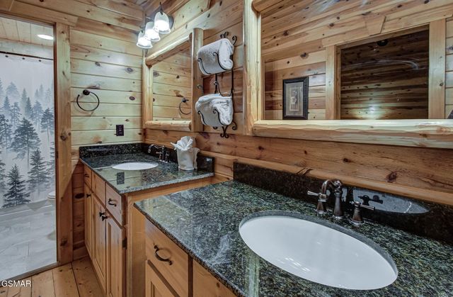 214 Forrest Loop Way, Gatlinburg, TN 37738
