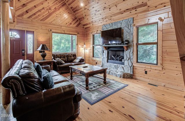 214 Forrest Loop Way, Gatlinburg, TN 37738