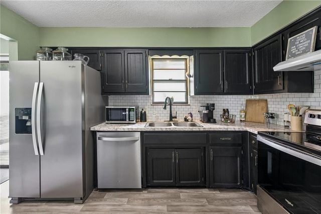 906 Shiloh Court, Liberty, MO 64068