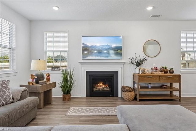 413 Middleton WAY, Chesapeake, VA 23322