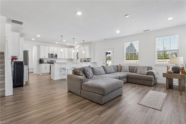 413 Middleton WAY, Chesapeake, VA 23322