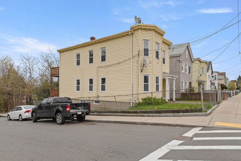 205 Webster Ave, Chelsea, MA 02150