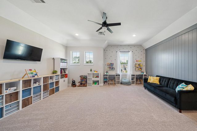 215 Nirnroot Court, Montgomery, TX 77316