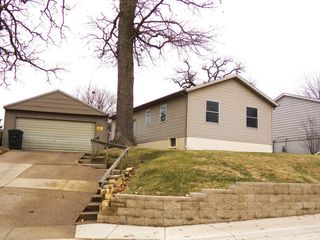 1521 Emerald Drive, Davenport, IA 52804