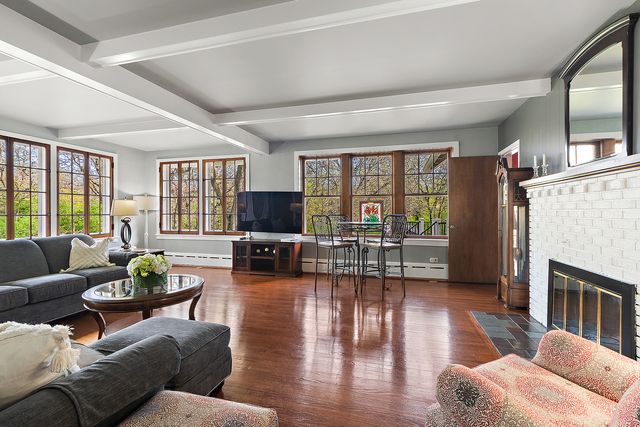8609 W 121st Street, Palos Park, IL 60464