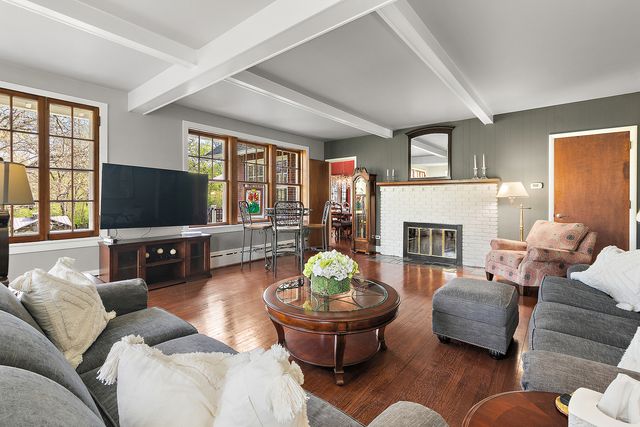 8609 W 121st Street, Palos Park, IL 60464