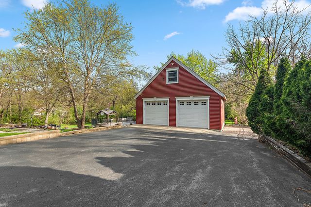 8609 W 121st Street, Palos Park, IL 60464