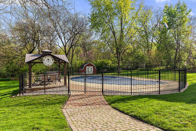 8609 W 121st Street, Palos Park, IL 60464