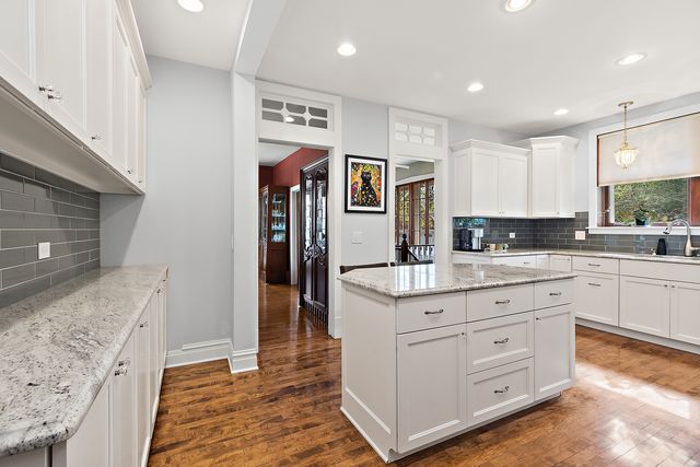 8609 W 121st Street, Palos Park, IL 60464
