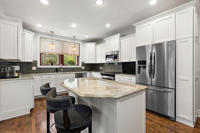 8609 W 121st Street, Palos Park, IL 60464