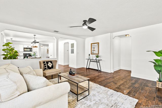 7635 Derby Run, Selma, TX 78154