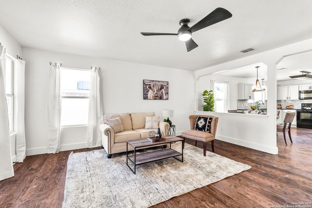 7635 Derby Run, Selma, TX 78154